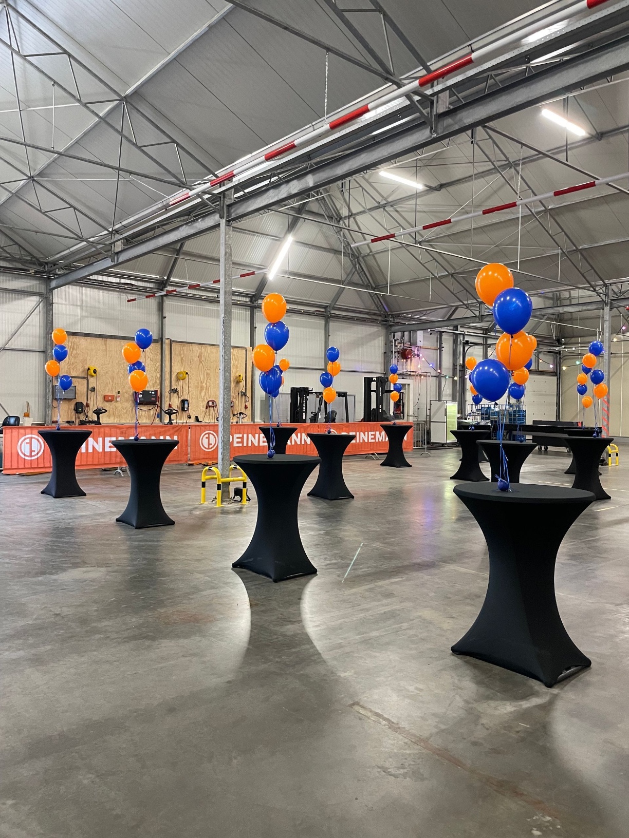 Statafel met tafelrok