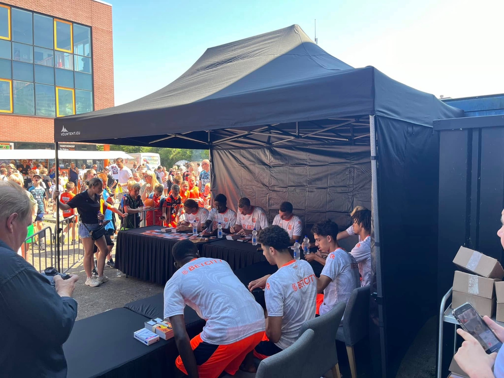 Vouwtent 3x4,5 meter zwart inclusief op en afbouw