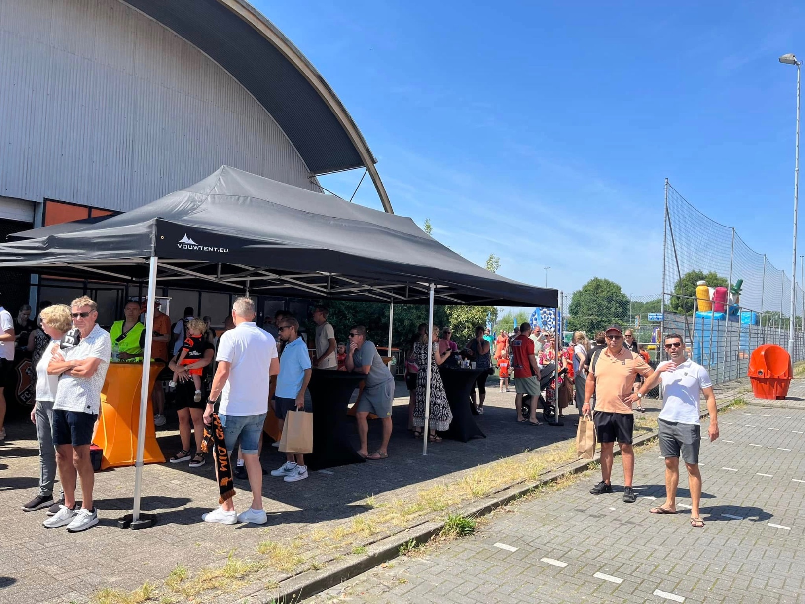 Vouwtent 4x8 meter zwart inclusief op en afbouw